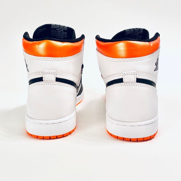 ♦️SOLD♦️NIKE AIR JORDAN 1 ELECTRO ORANGE - Picture 4 of 8